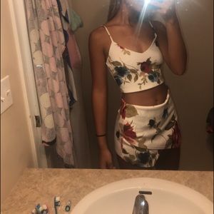 White Floral Two Piece🦋